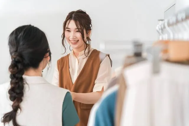 店舗で売り上げる販売員の特徴